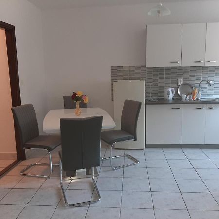 Apartman Curcic Книн Екстериор снимка