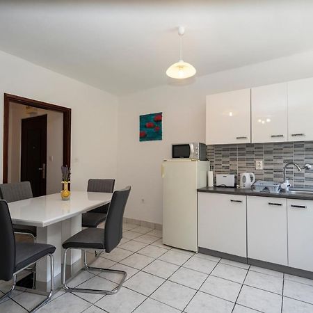 Apartman Curcic Книн Екстериор снимка