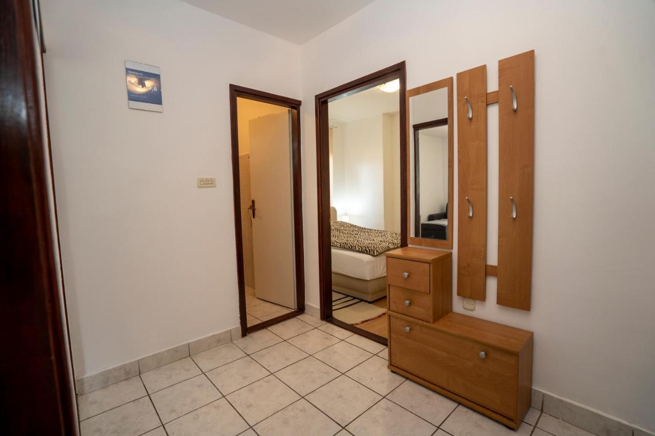 Apartman Curcic Книн Екстериор снимка