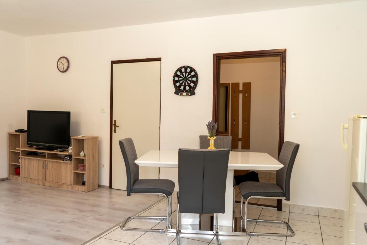 Apartman Curcic Книн Екстериор снимка