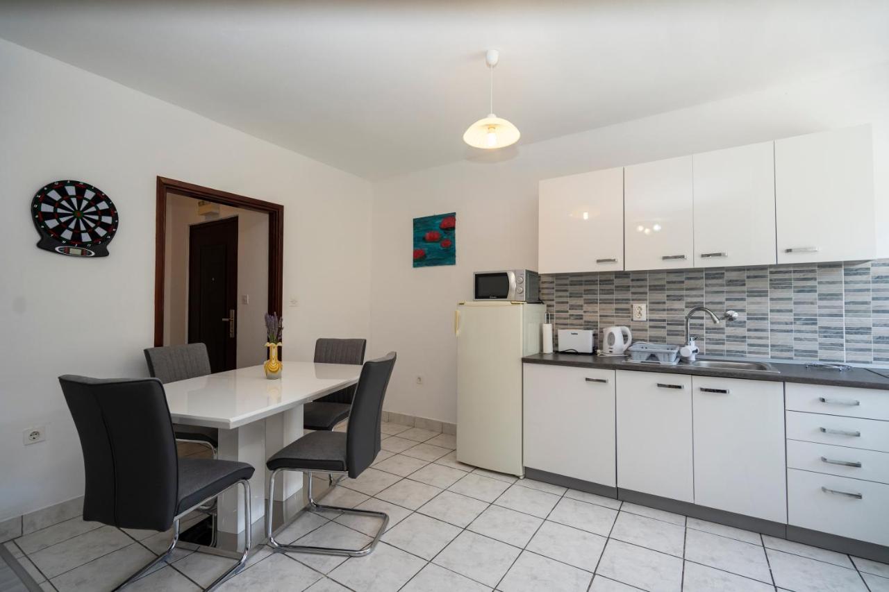 Apartman Curcic Книн Екстериор снимка