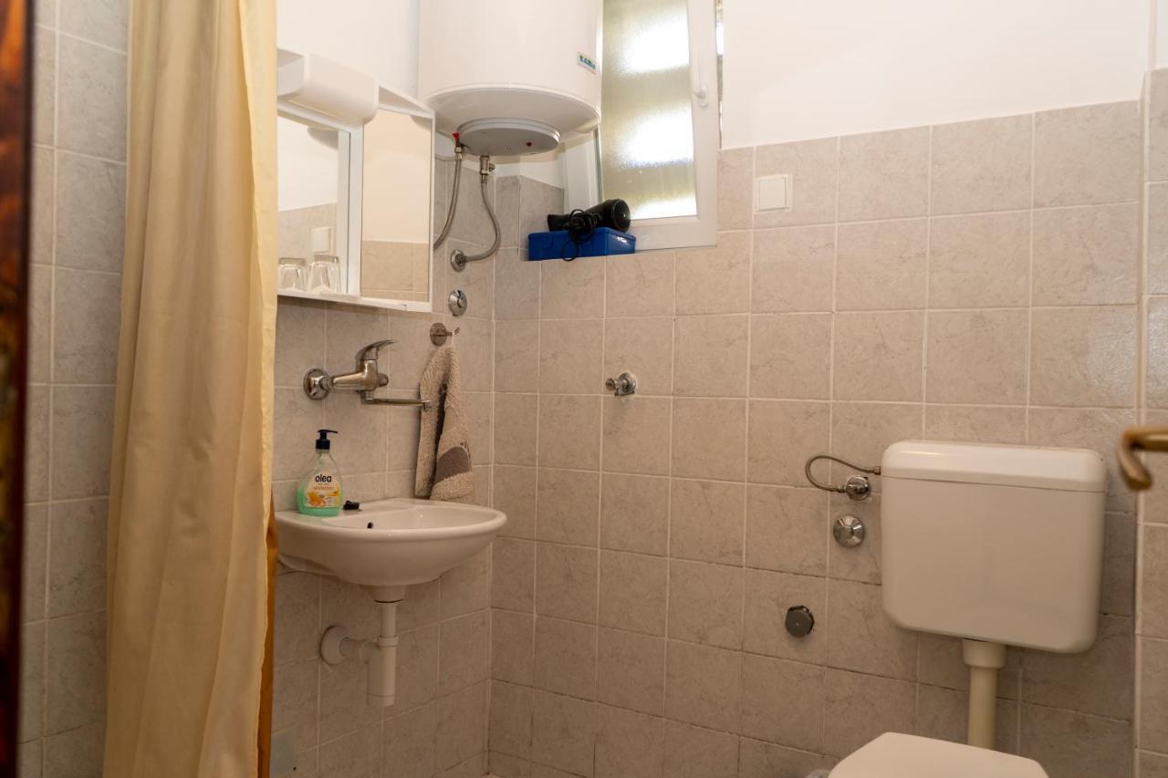 Apartman Curcic Книн Екстериор снимка
