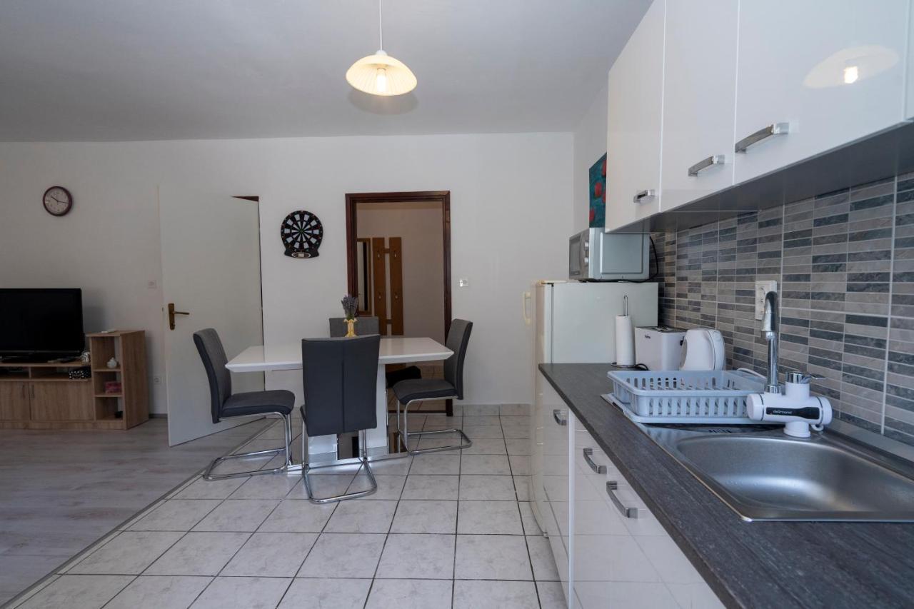 Apartman Curcic Книн Екстериор снимка