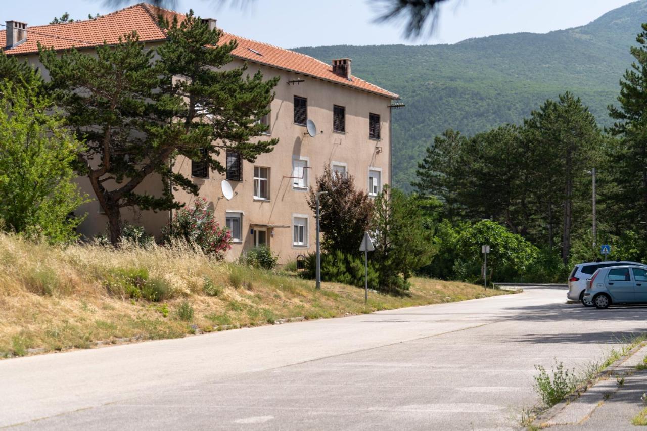 Apartman Curcic Книн Екстериор снимка