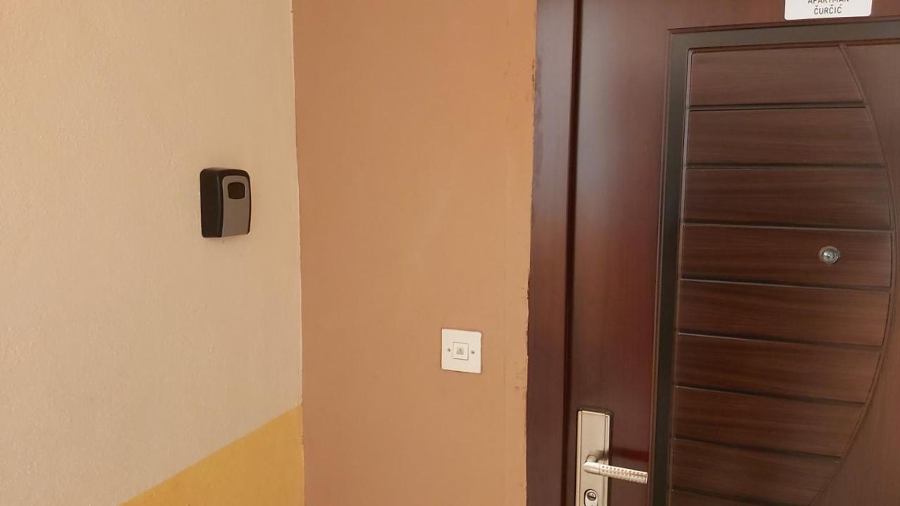 Apartman Curcic Книн Екстериор снимка
